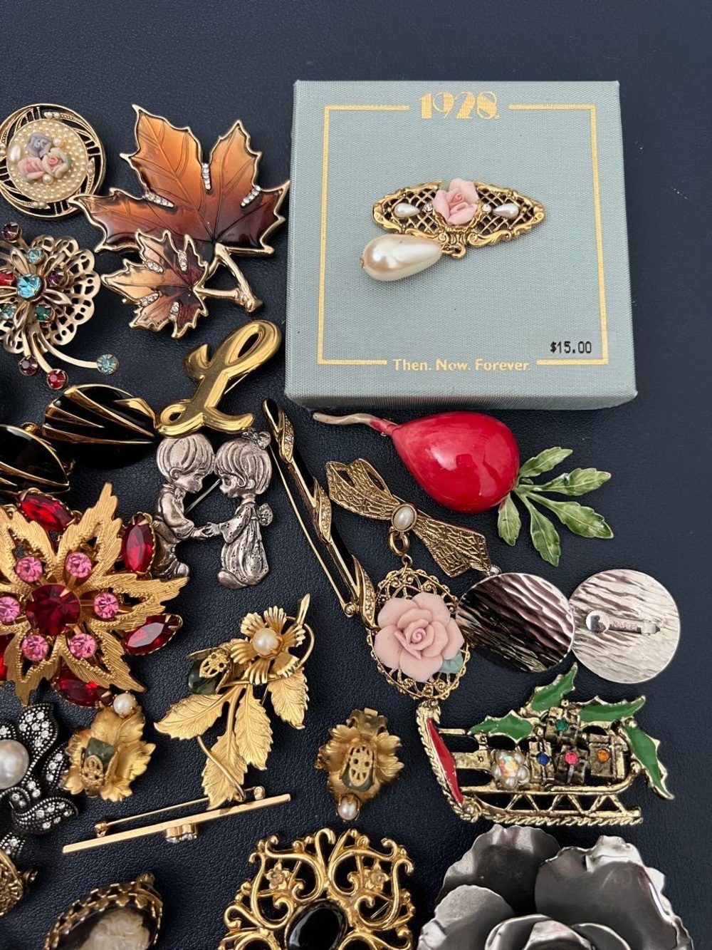 Assorted Vintage to Modern Brooches and Earrings Set - Multi-Color Lot Bundle #6 - Picture 6 of 7